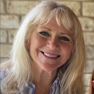 Meet your Posher, Julie